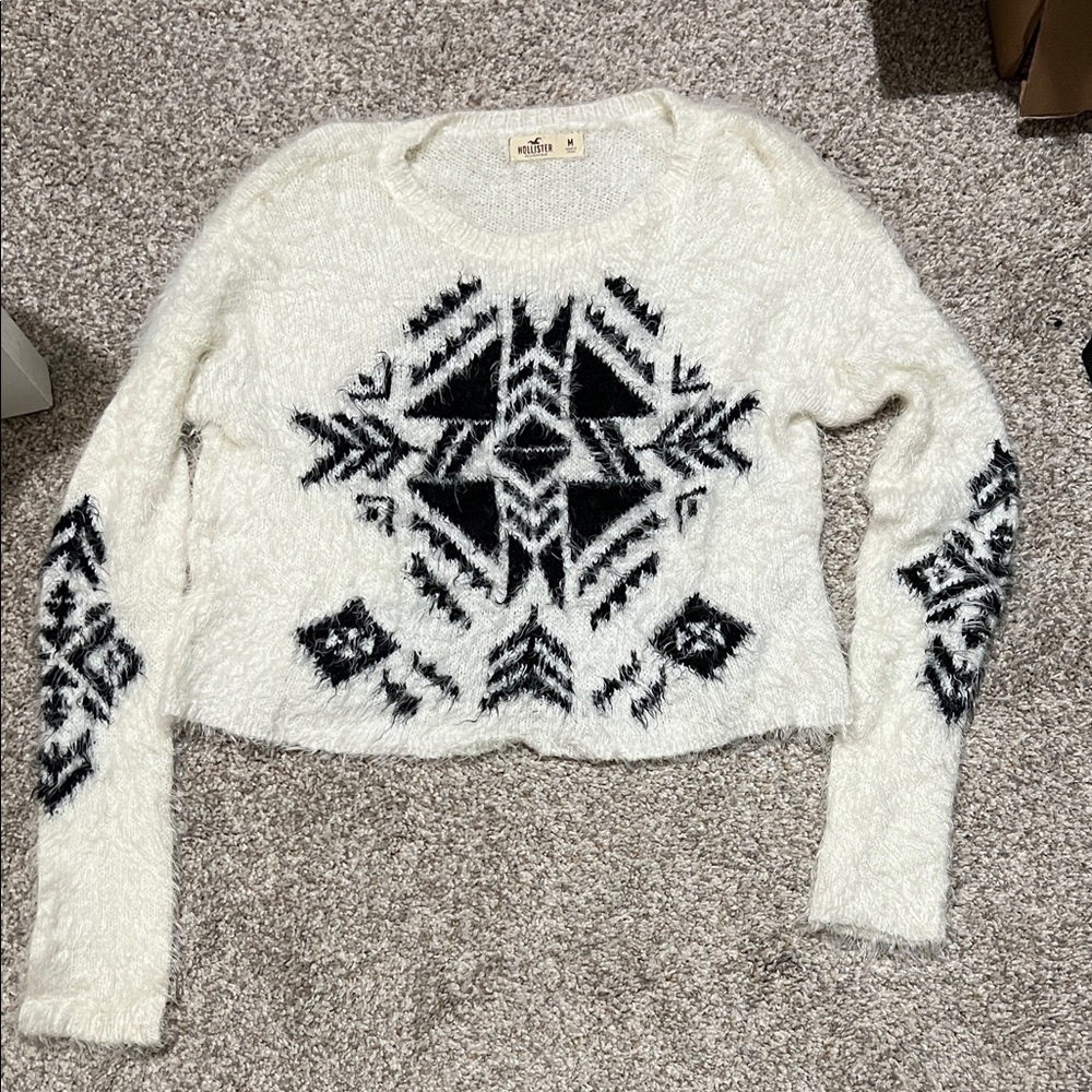 Hollister White and Black Patterned Sweater